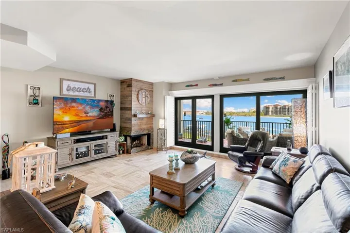 503  La Peninsula  BLVD, Naples, FL 34113