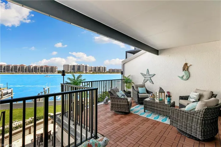 503  La Peninsula  BLVD, Naples, FL 34113