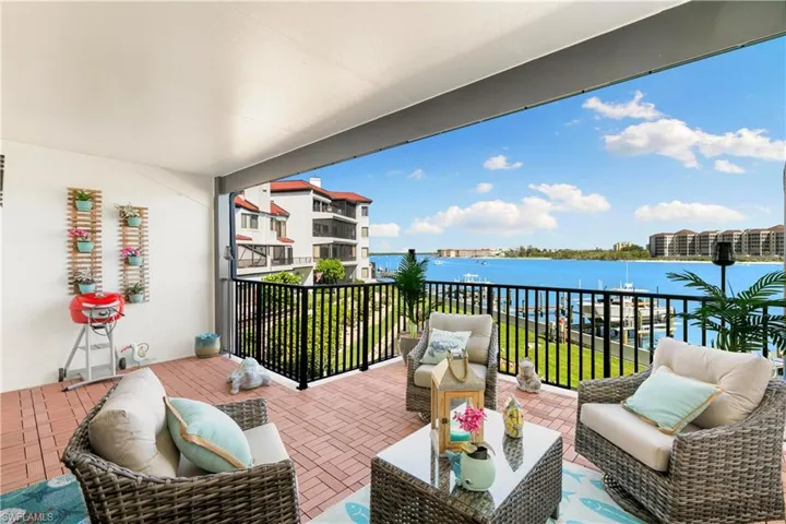 503  La Peninsula  BLVD, Naples, FL 34113