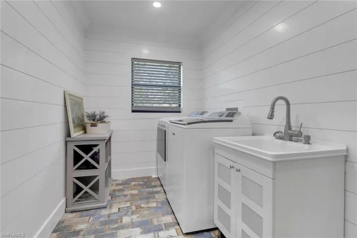 383  Juli Fe  DR, Naples, FL 34110