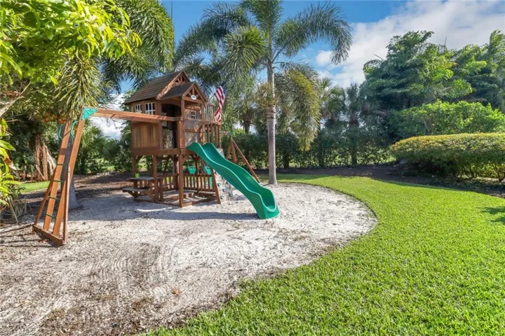 383  Juli Fe  DR, Naples, FL 34110