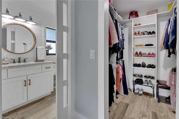 383  Juli Fe  DR, Naples, FL 34110