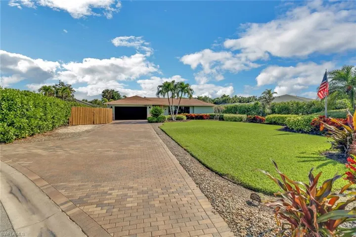 383  Juli Fe  DR, Naples, FL 34110