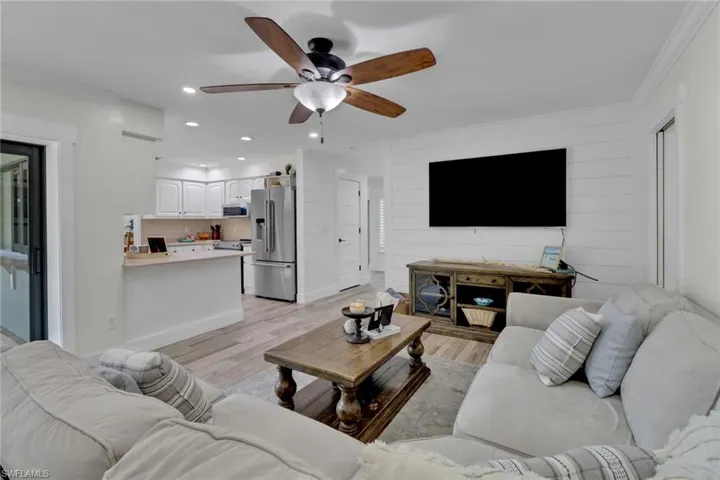 383  Juli Fe  DR, Naples, FL 34110