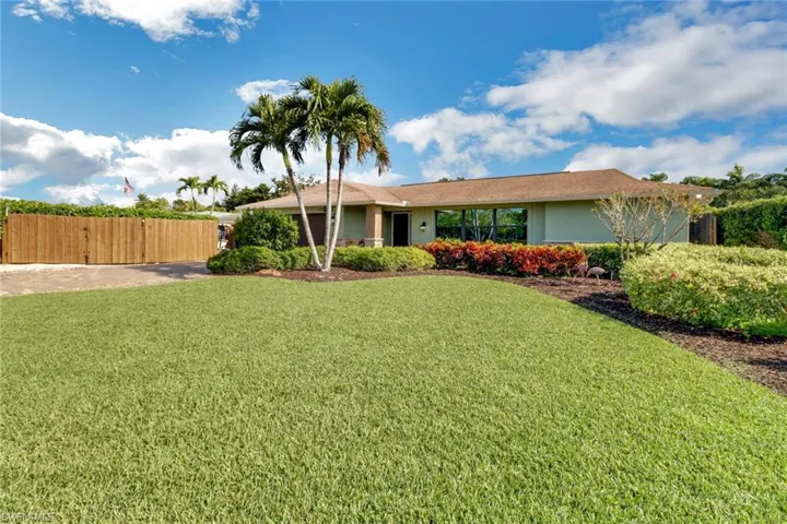 383  Juli Fe  DR, Naples, FL 34110