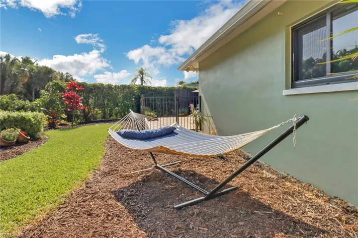 383  Juli Fe  DR, Naples, FL 34110