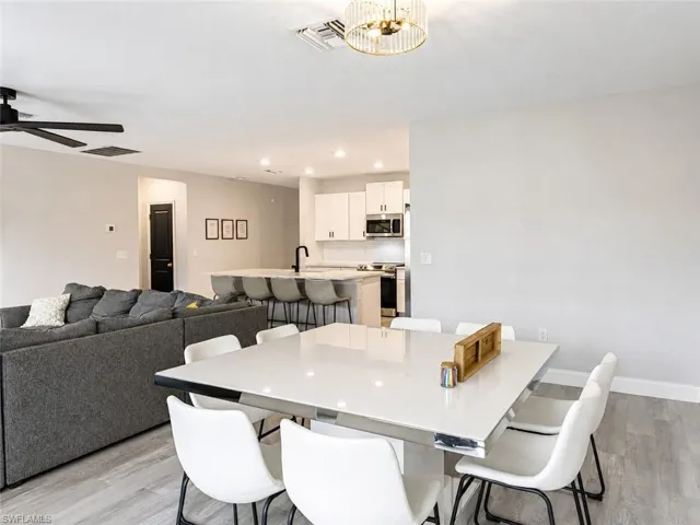 breakfast area
