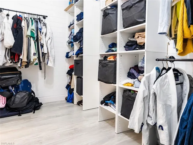 walk in closet (owner suite)