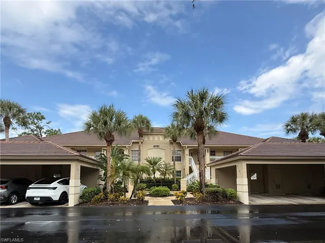 View of front of home featuring stucco siding and a tile roof