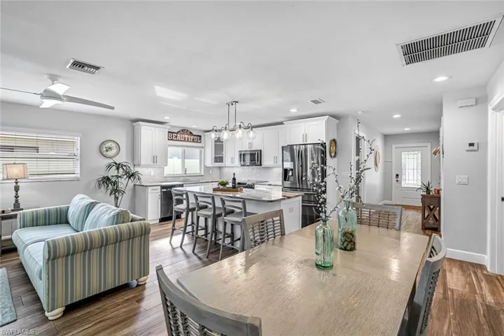 737  91st N AVE, Naples, FL 34108