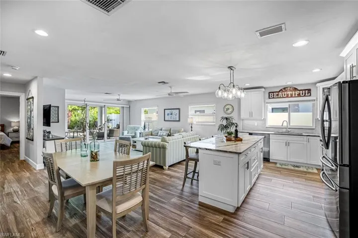 737  91st N AVE, Naples, FL 34108