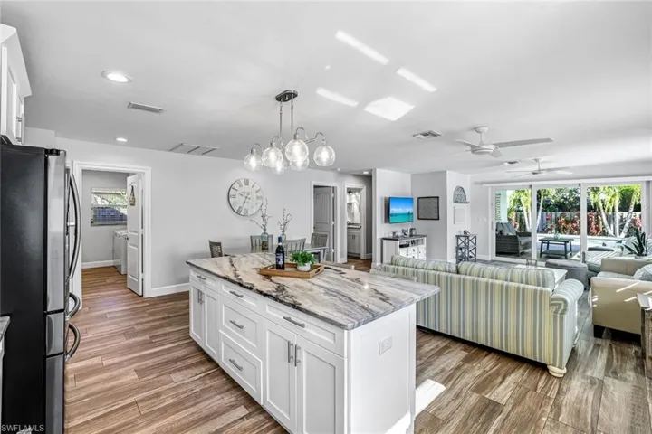 737  91st N AVE, Naples, FL 34108