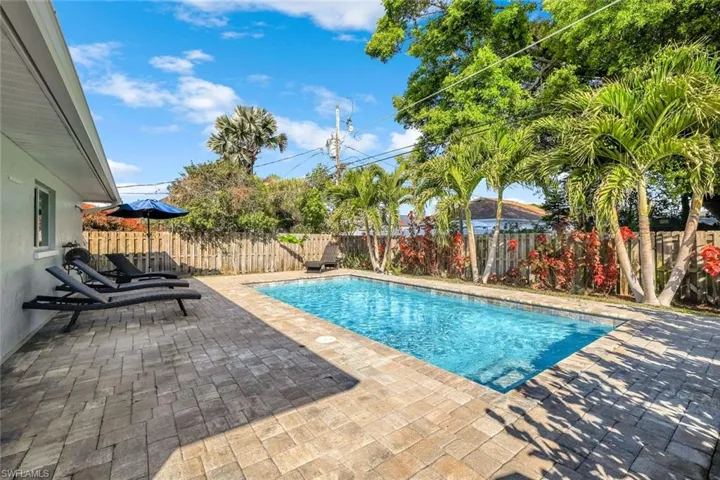737  91st N AVE, Naples, FL 34108