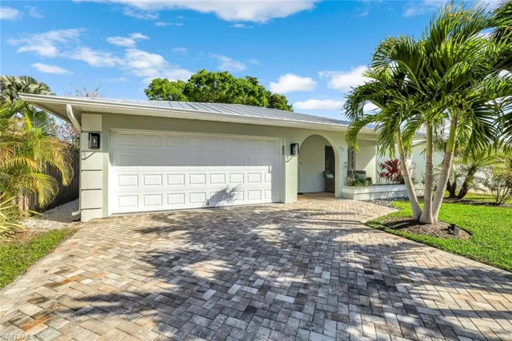 737  91st N AVE, Naples, FL 34108