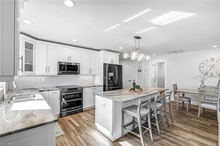 737  91st N AVE, Naples, FL 34108