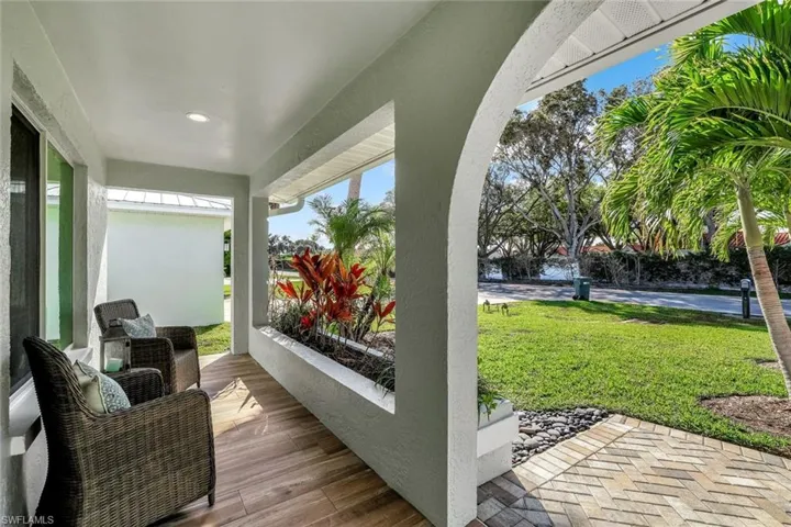 737  91st N AVE, Naples, FL 34108