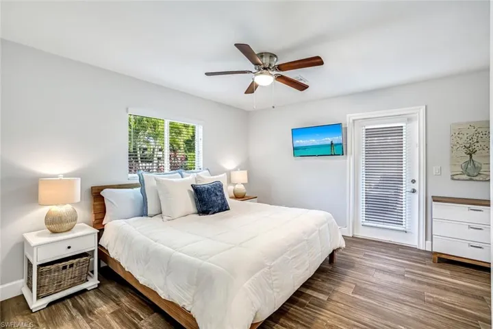 737  91st N AVE, Naples, FL 34108