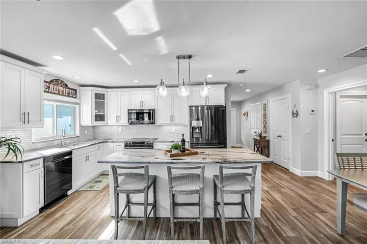 737  91st N AVE, Naples, FL 34108