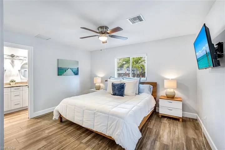 737  91st N AVE, Naples, FL 34108
