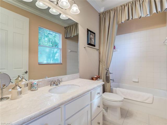 En-suite bath for guest room