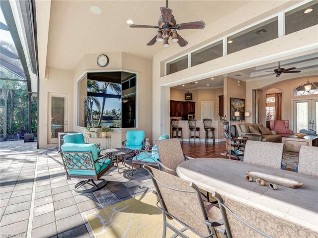 Pocket sliders open t the lanai & pool