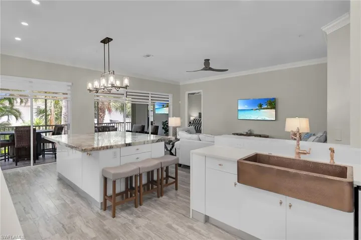 Kitchen with open floor plan, recessed lighting, plenty of natural light, crown molding, and a kitchen island