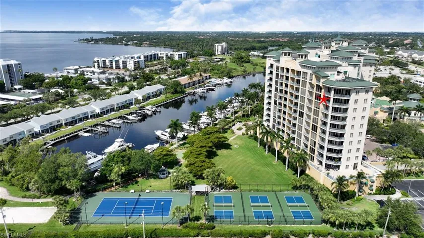 Marina, Caloosahatchee river near four restaurants.
