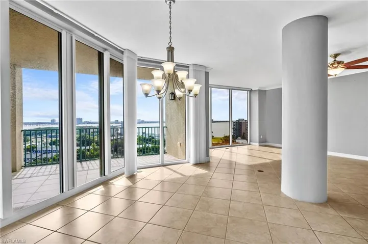 Floor to Ceiling Views!