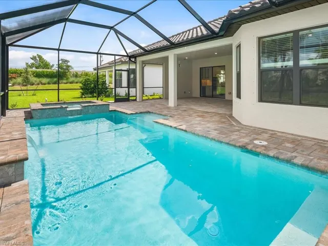 15111  Pescara  ST, Naples, FL 34114