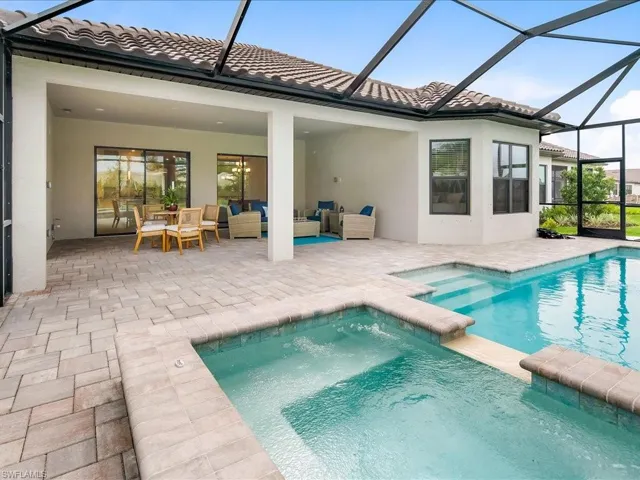 15111  Pescara  ST, Naples, FL 34114