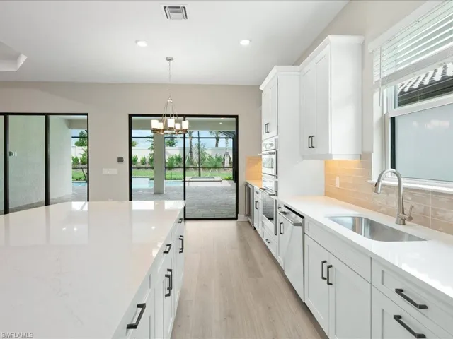 15111  Pescara  ST, Naples, FL 34114