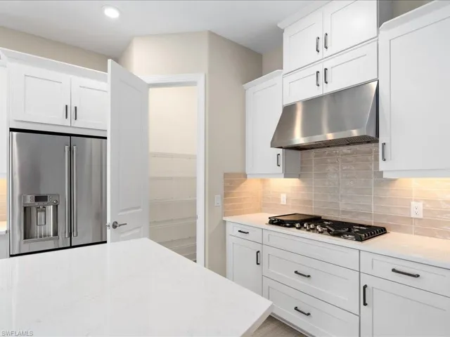 15111  Pescara  ST, Naples, FL 34114
