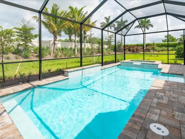 15111  Pescara  ST, Naples, FL 34114