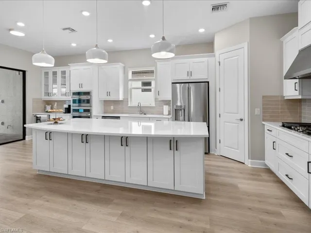 15111  Pescara  ST, Naples, FL 34114