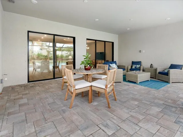 15111  Pescara  ST, Naples, FL 34114