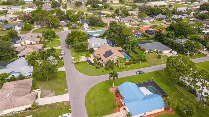 Bird's eye view of 2160 W Lakeview Blvd looking west.