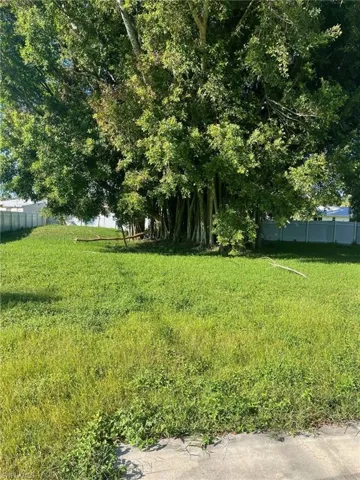 142  Brooks  RD, North Fort Myers, FL 33917