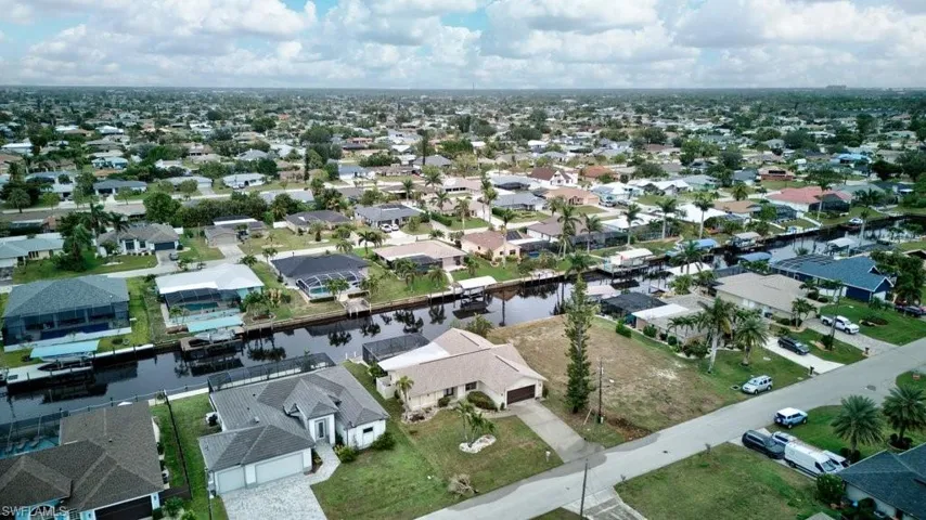 Birds eye view of property