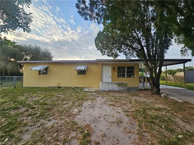 423  Morgan S CIR, Lehigh Acres, FL 33936
