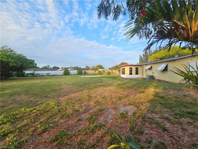 423  Morgan S CIR, Lehigh Acres, FL 33936