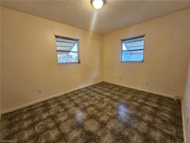 423  Morgan S CIR, Lehigh Acres, FL 33936