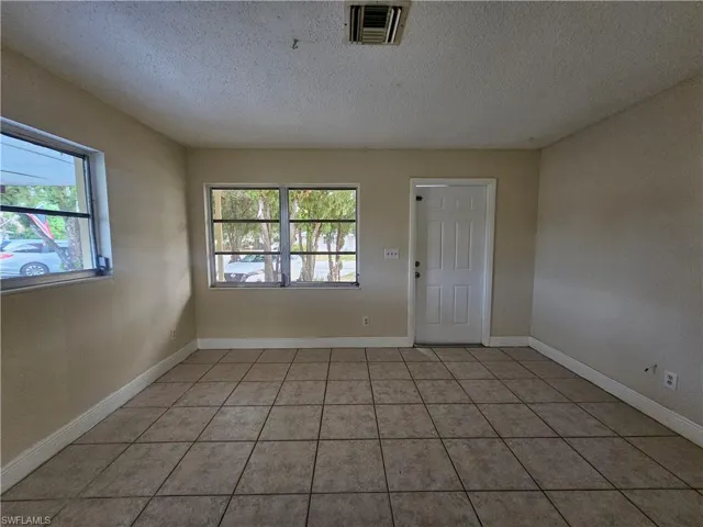 423  Morgan S CIR, Lehigh Acres, FL 33936