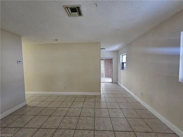 423  Morgan S CIR, Lehigh Acres, FL 33936
