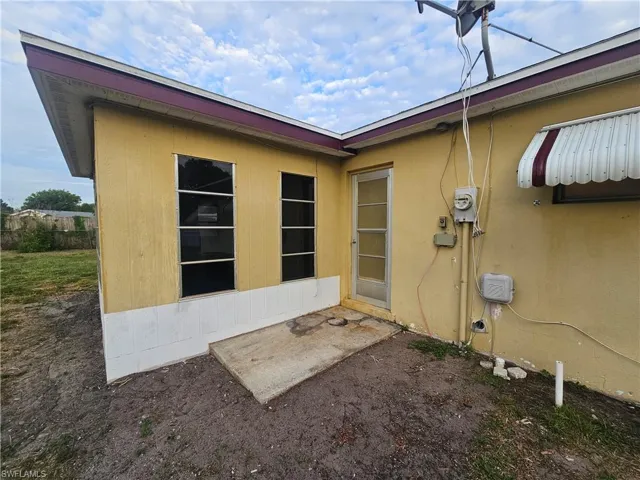 423  Morgan S CIR, Lehigh Acres, FL 33936