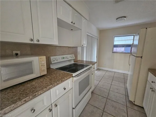 423  Morgan S CIR, Lehigh Acres, FL 33936