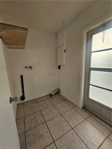 423  Morgan S CIR, Lehigh Acres, FL 33936