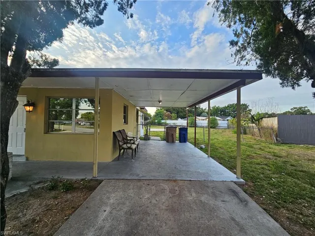423  Morgan S CIR, Lehigh Acres, FL 33936