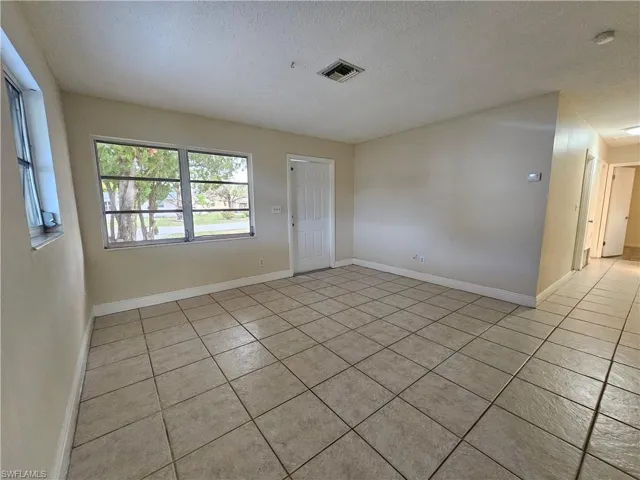 423  Morgan S CIR, Lehigh Acres, FL 33936