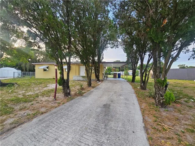 423  Morgan S CIR, Lehigh Acres, FL 33936