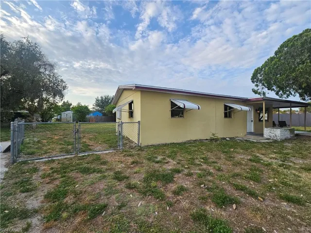 423  Morgan S CIR, Lehigh Acres, FL 33936
